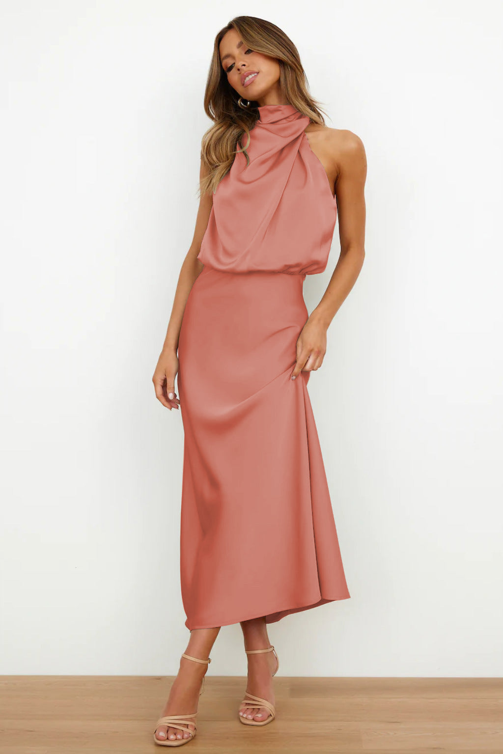 Lena - Elegant aftenkjole i satin