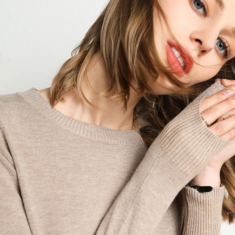 Cashmere sweater with classic neckline