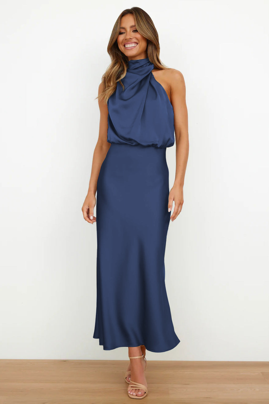 Lena - Elegant aftenkjole i satin