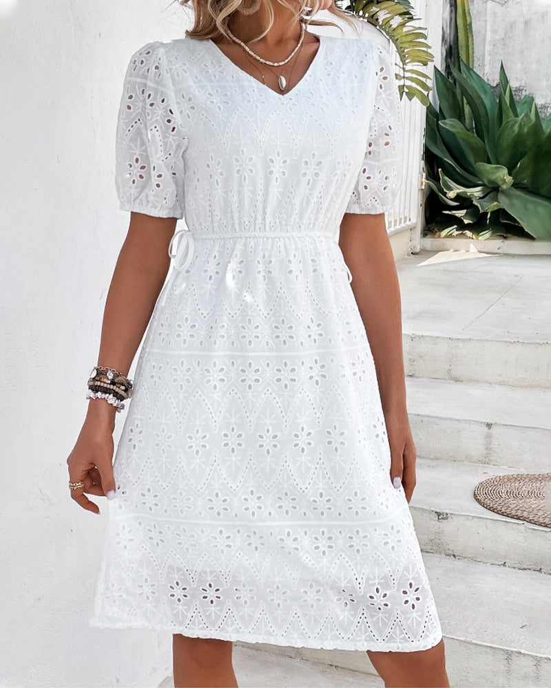 Broderet Amélie-kjole - tidløs elegance med fine detaljer