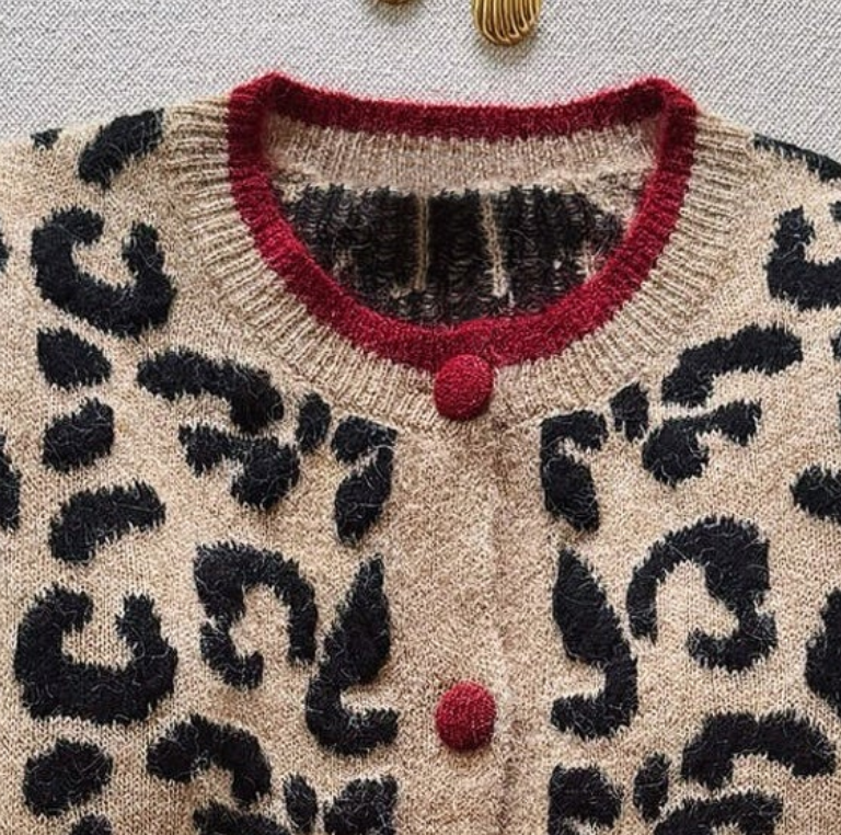 Unik brun cardigan med leopardprint og lange ærmer