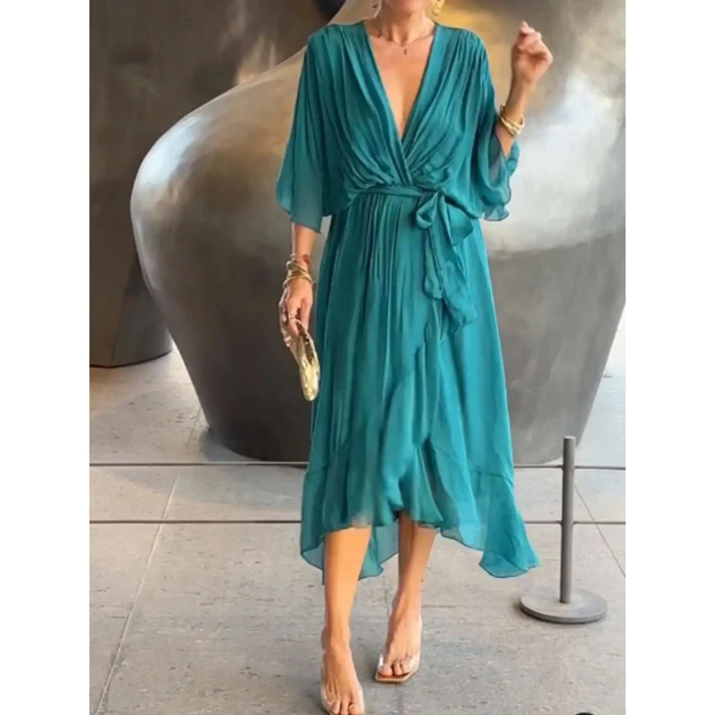 Damekjole med V-hals | Stilfuld silkechiffon