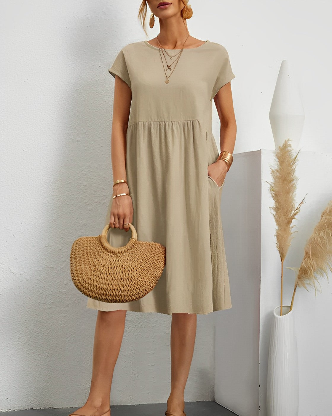 Women’s Short-Sleeve V-Neck Pocket Dress