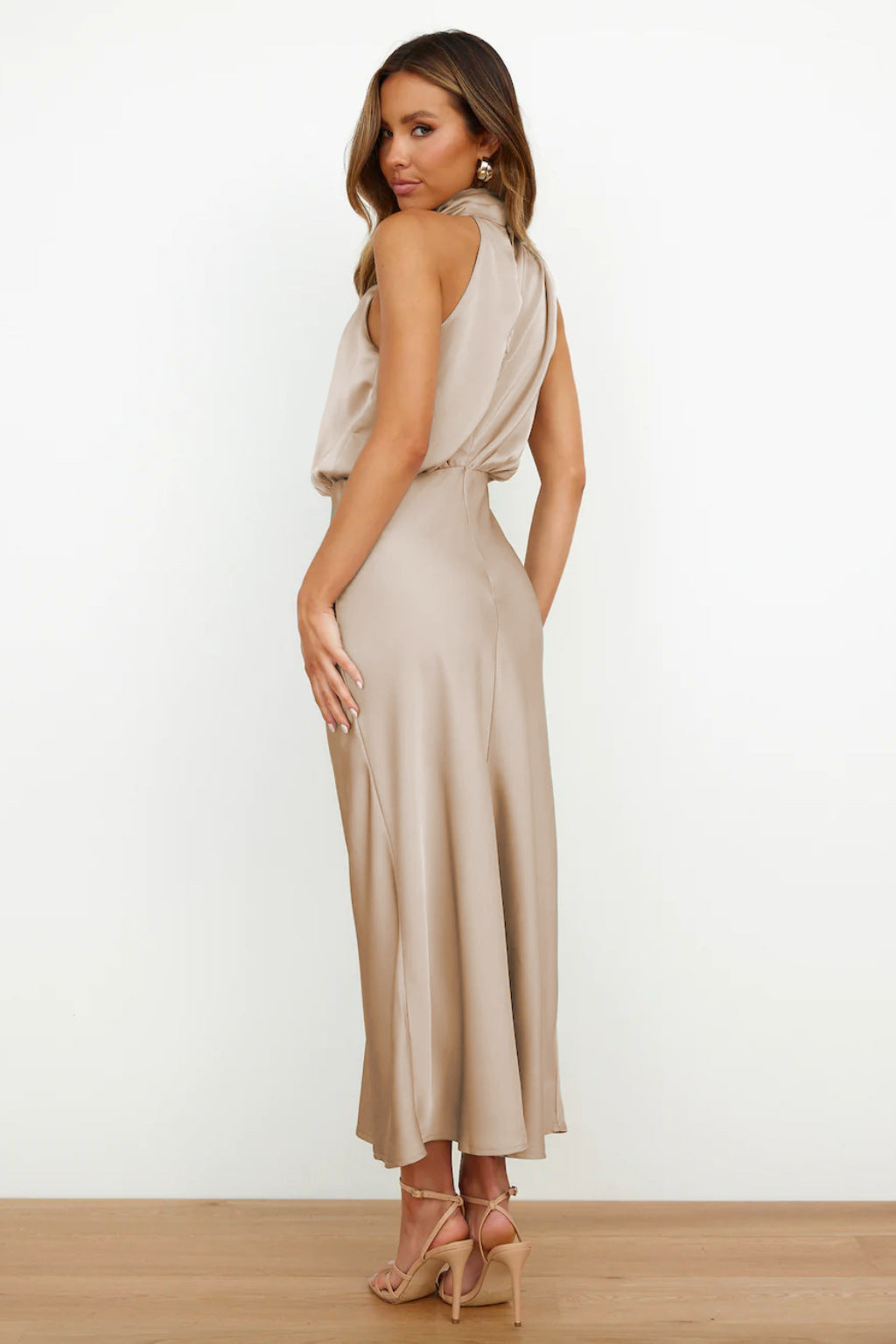 Lena - Elegant aftenkjole i satin
