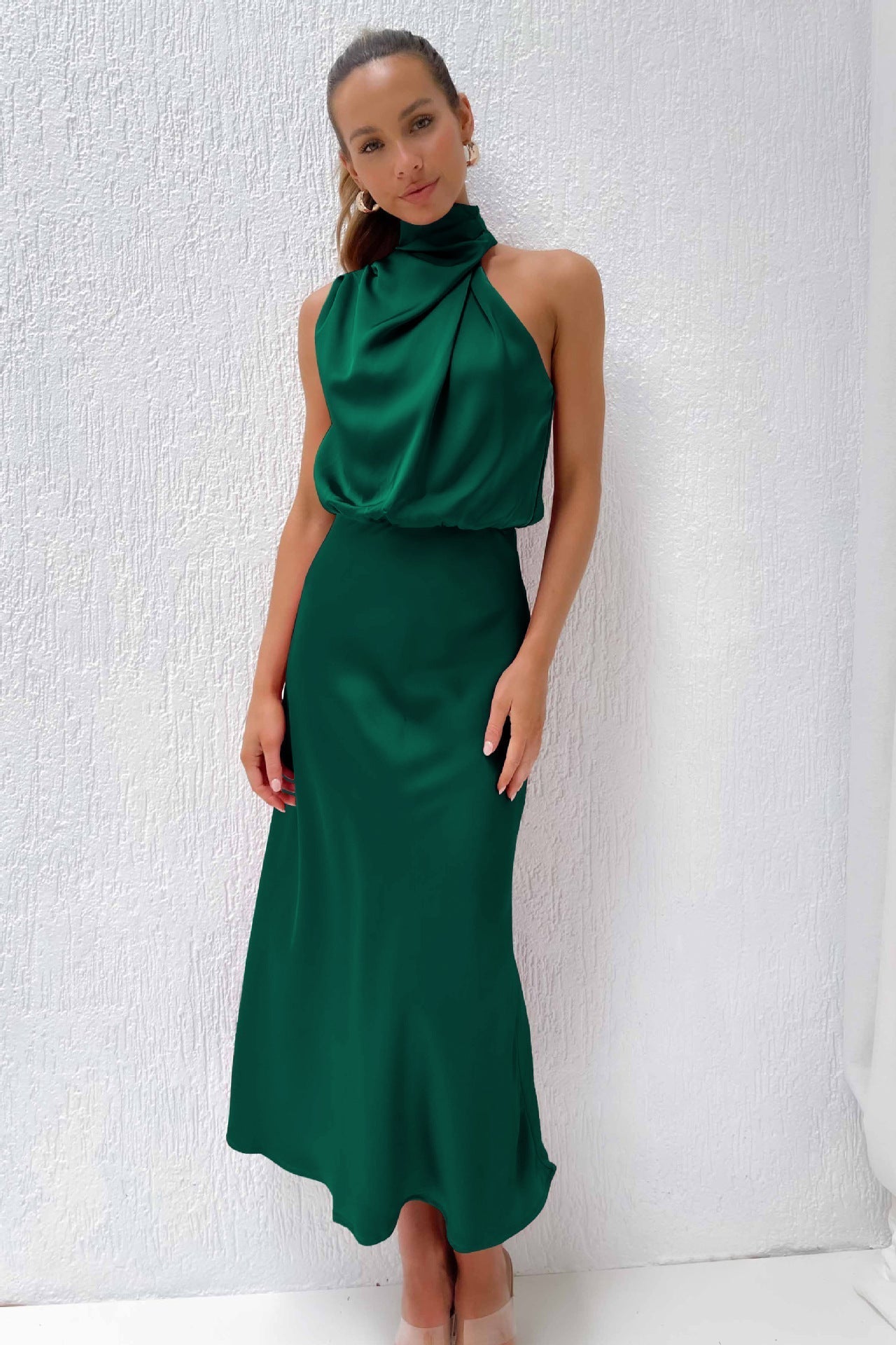 Lena - Elegant aftenkjole i satin