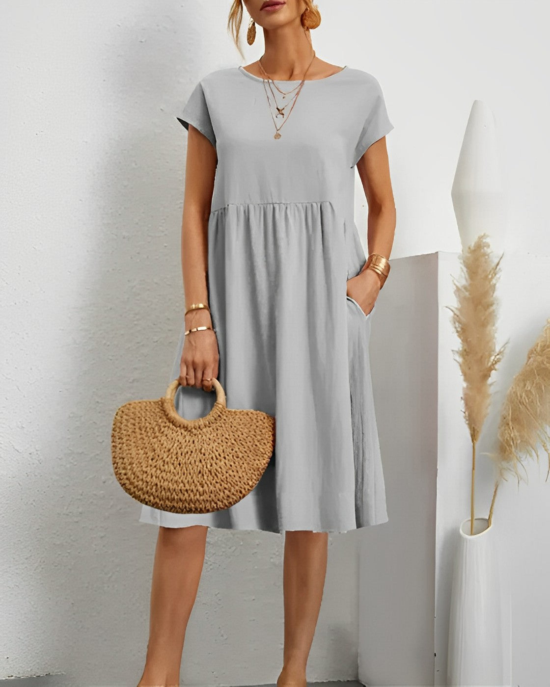 Women’s Short-Sleeve V-Neck Pocket Dress