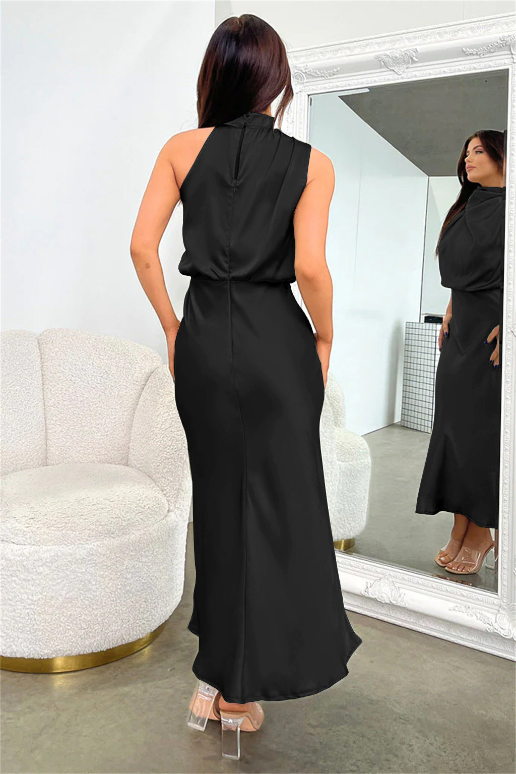Lena - Elegant aftenkjole i satin