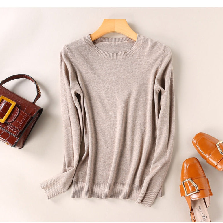 Cashmere sweater with classic neckline
