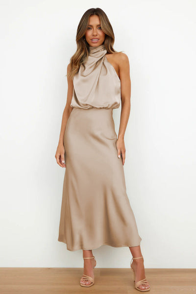 Lena - Elegant aftenkjole i satin